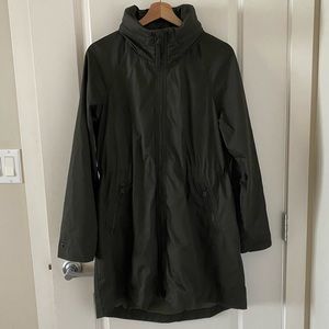 Aritzia Babaton Raindrop Jacket